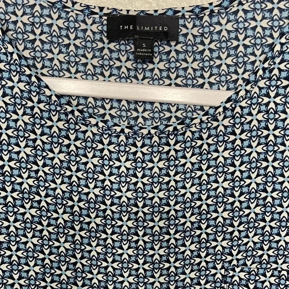 ☀️The Limited Blue Geometric Short Sleeve Blouse - Picture 2 of 5